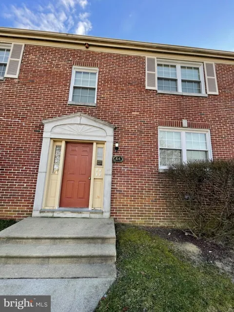 100 PARK BLVD #44D