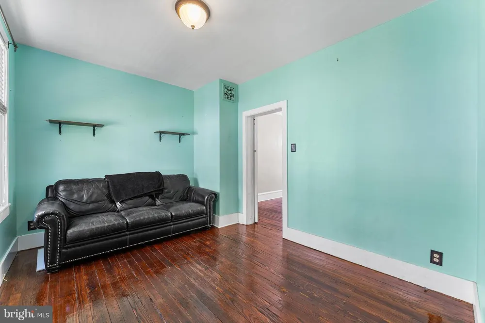 419 ELM AVENUE Riverton, NJ 08077