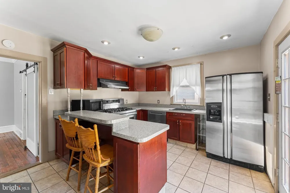 419 ELM AVENUE Riverton, NJ 08077