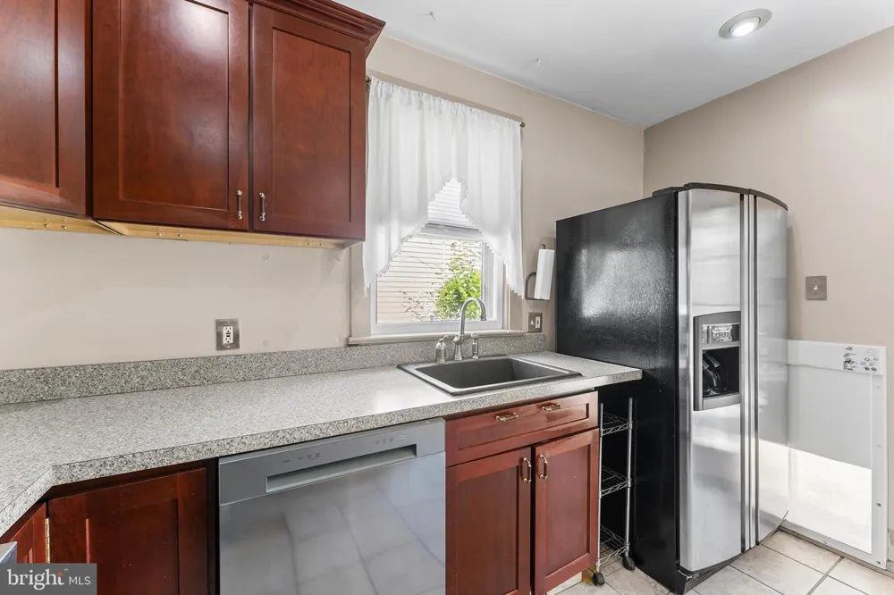 419 ELM AVENUE Riverton, NJ 08077