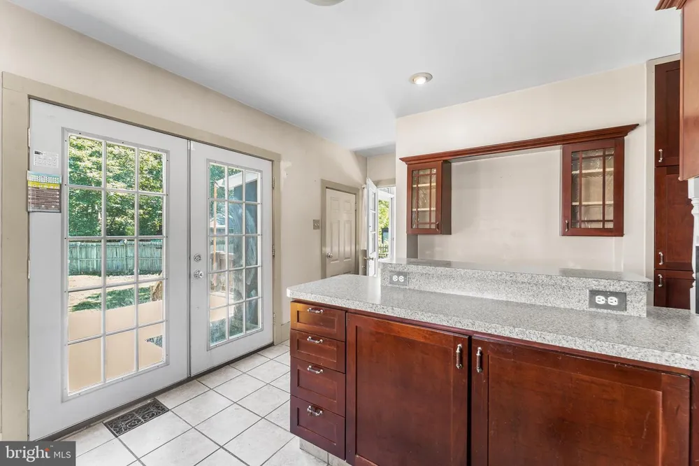 419 ELM AVENUE Riverton, NJ 08077
