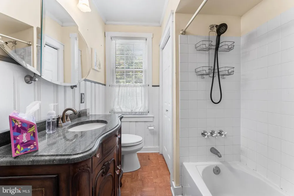 419 ELM AVENUE Riverton, NJ 08077