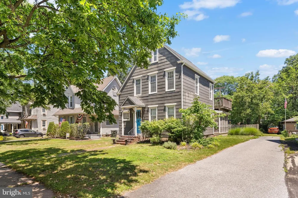 419 ELM AVENUE Riverton, NJ 08077
