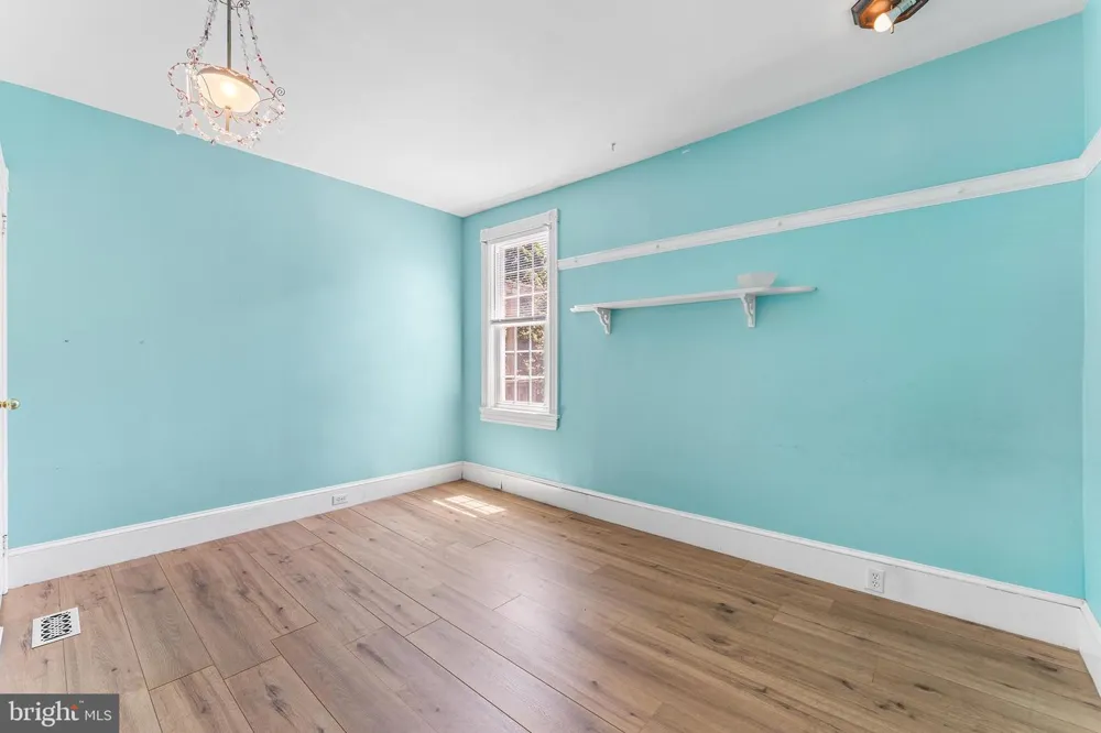 419 ELM AVENUE Riverton, NJ 08077