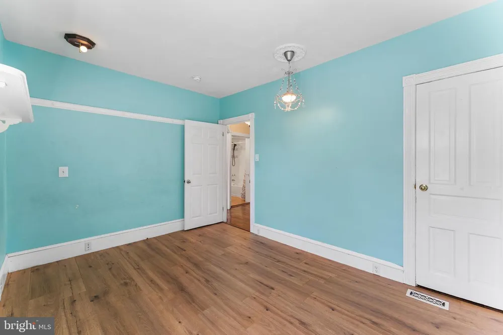 419 ELM AVENUE Riverton, NJ 08077