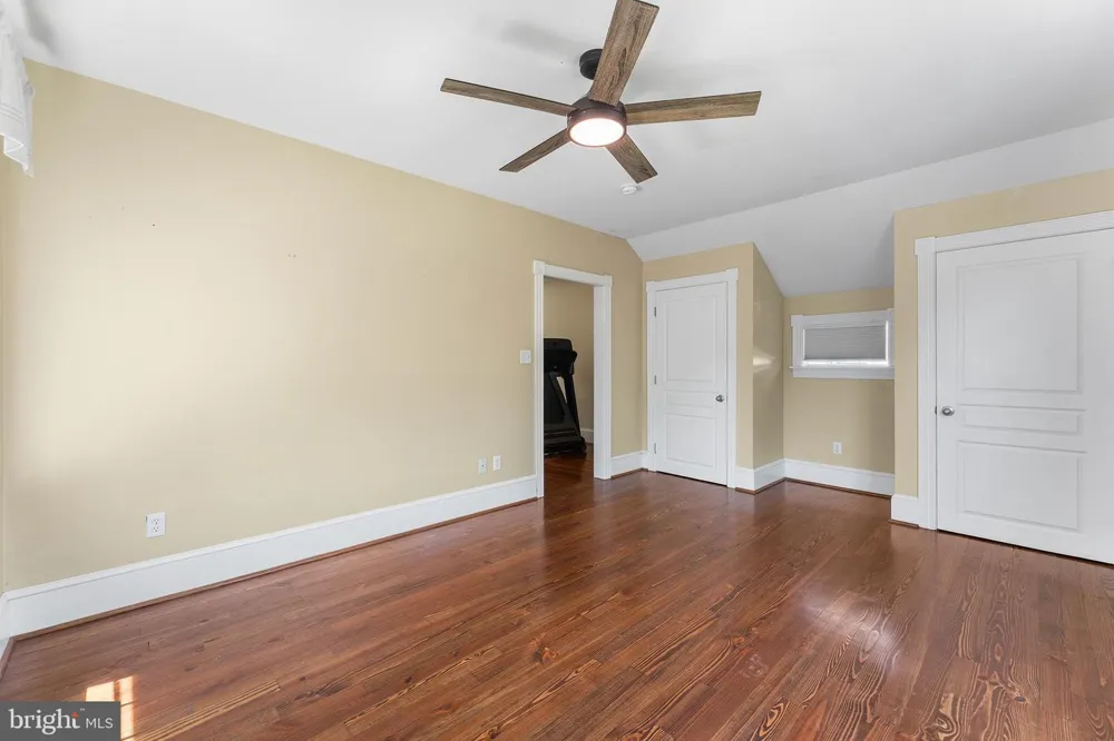 419 ELM AVENUE Riverton, NJ 08077