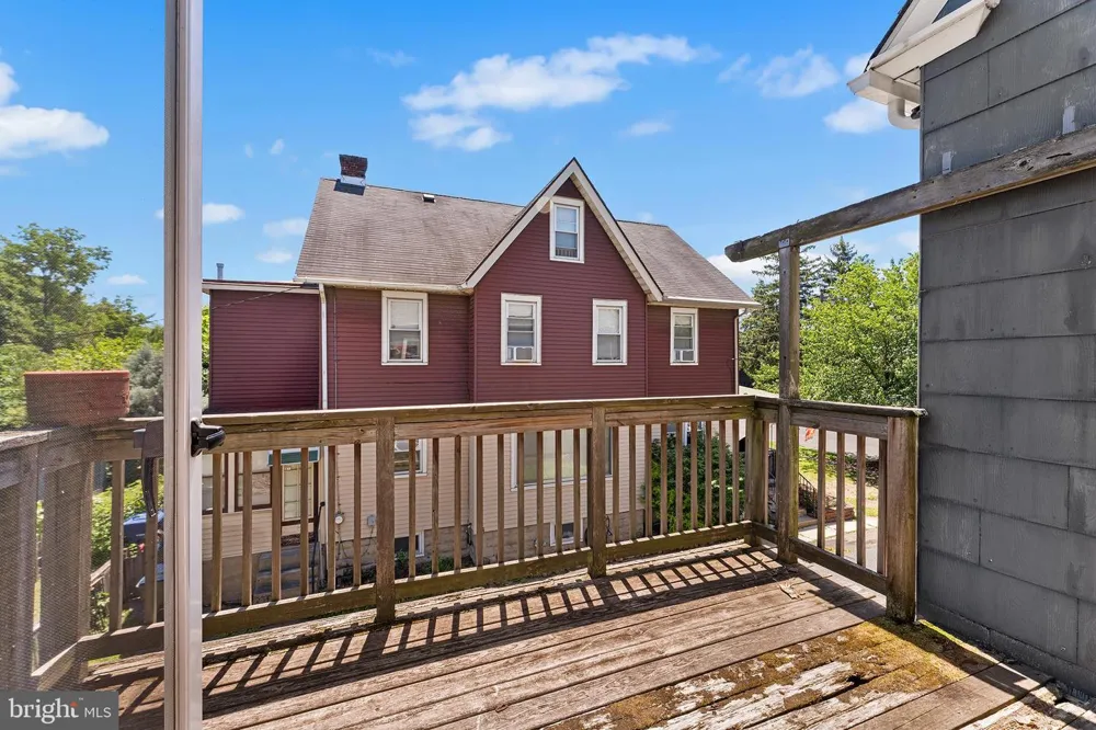 419 ELM AVENUE Riverton, NJ 08077