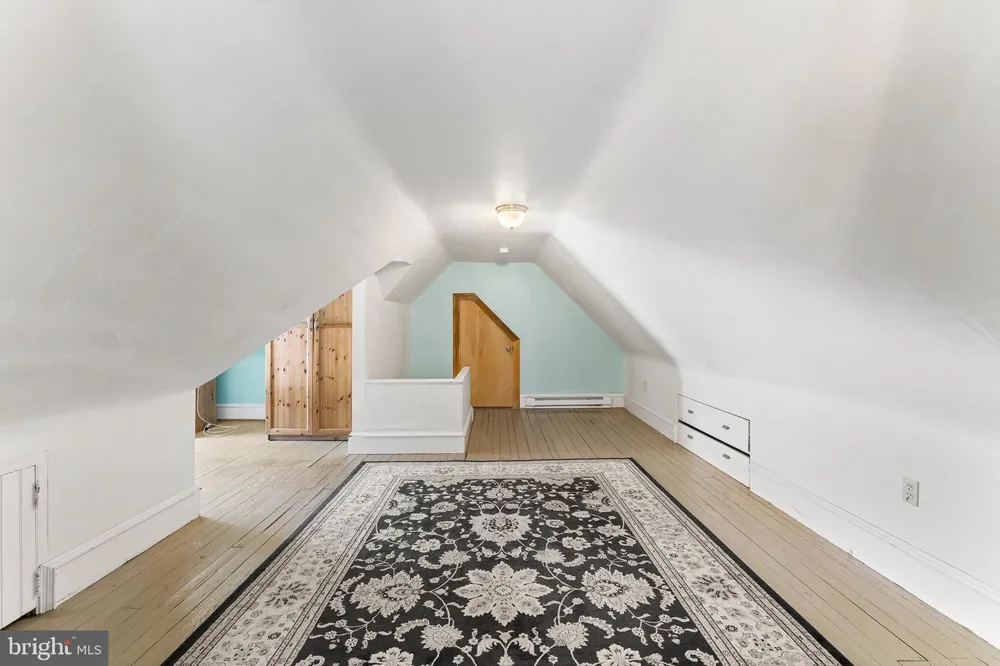 419 ELM AVENUE Riverton, NJ 08077