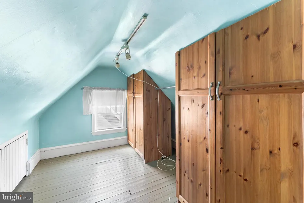 419 ELM AVENUE Riverton, NJ 08077