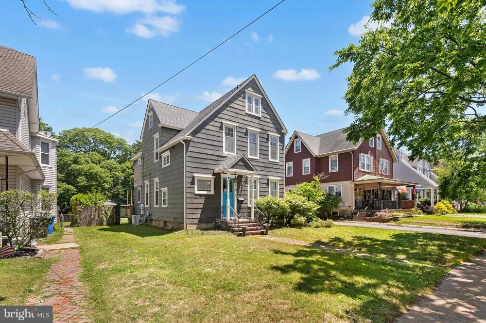 419 ELM AVENUE Riverton, NJ 08077
