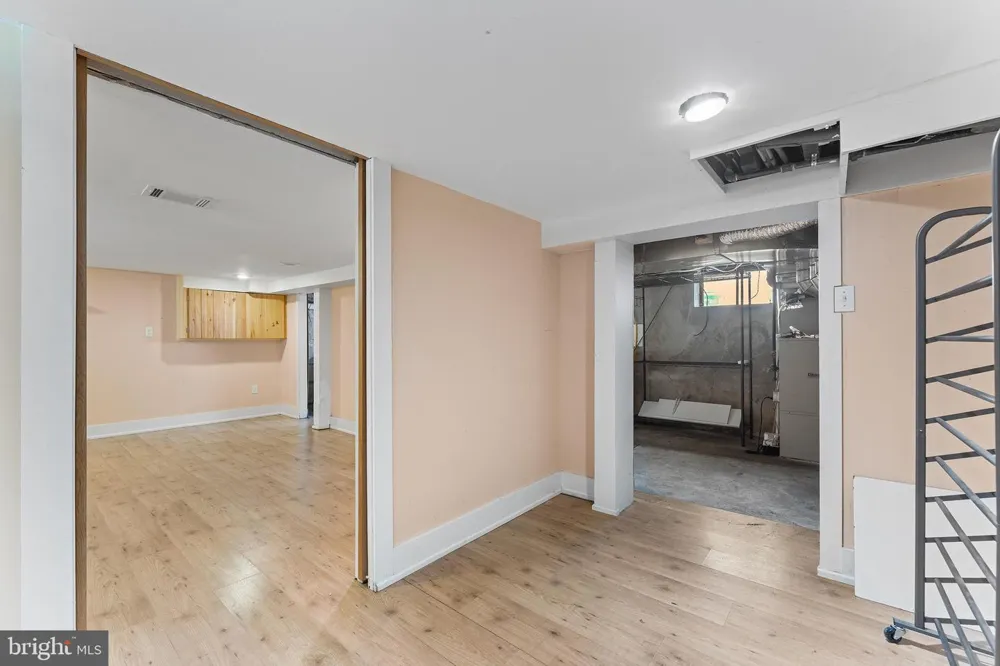 419 ELM AVENUE Riverton, NJ 08077