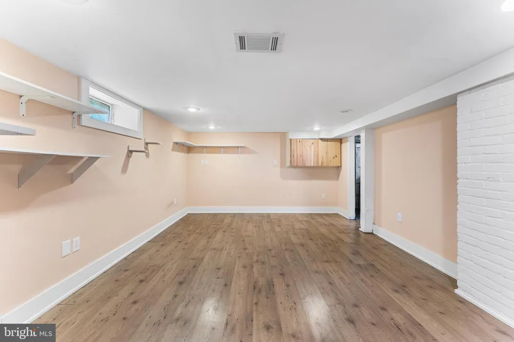 419 ELM AVENUE Riverton, NJ 08077