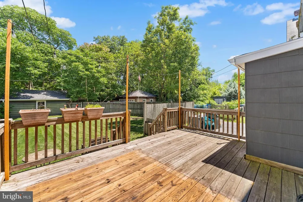 419 ELM AVENUE Riverton, NJ 08077