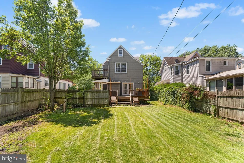 419 ELM AVENUE Riverton, NJ 08077