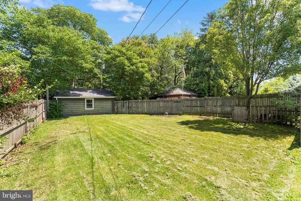 419 ELM AVENUE Riverton, NJ 08077