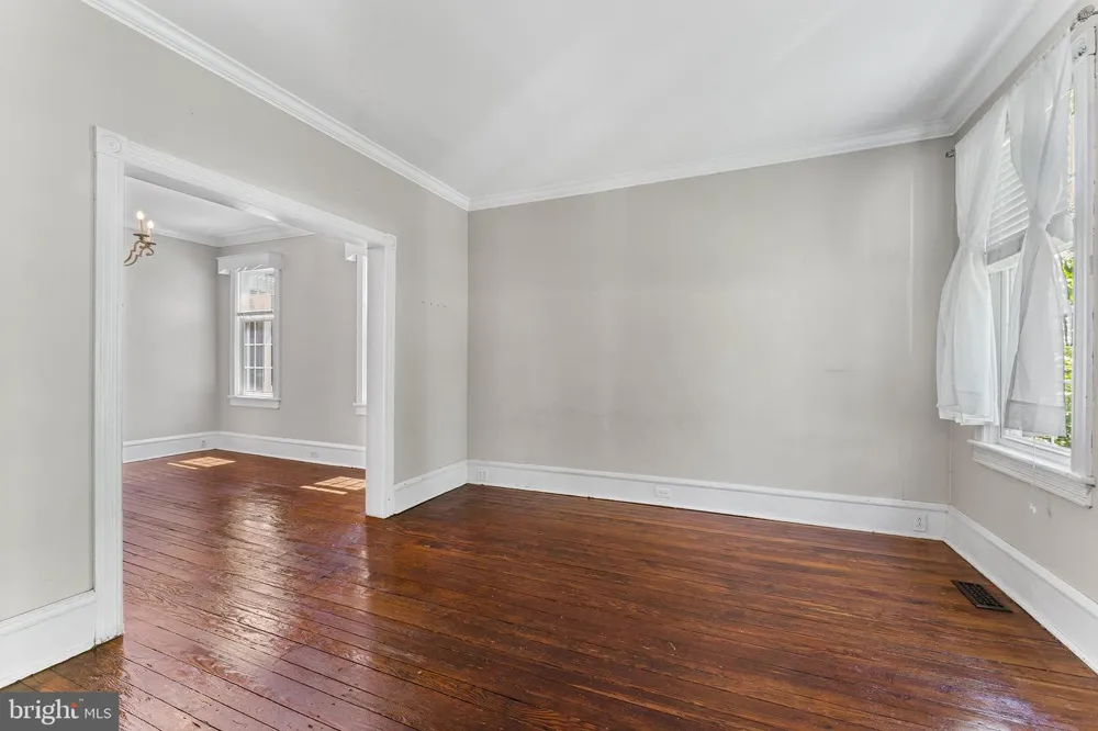 419 ELM AVENUE Riverton, NJ 08077