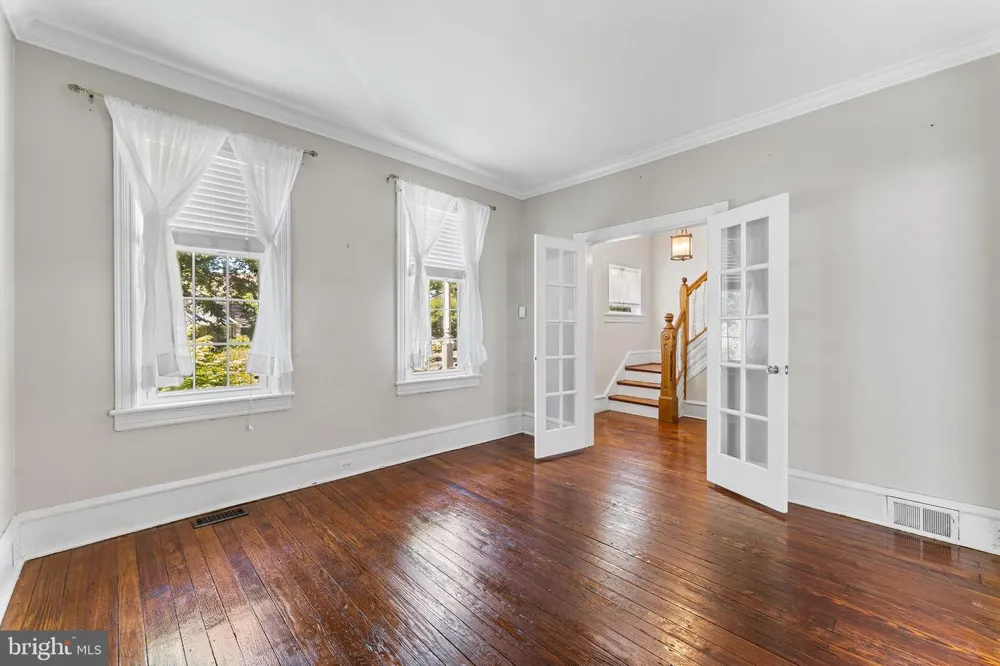 419 ELM AVENUE Riverton, NJ 08077