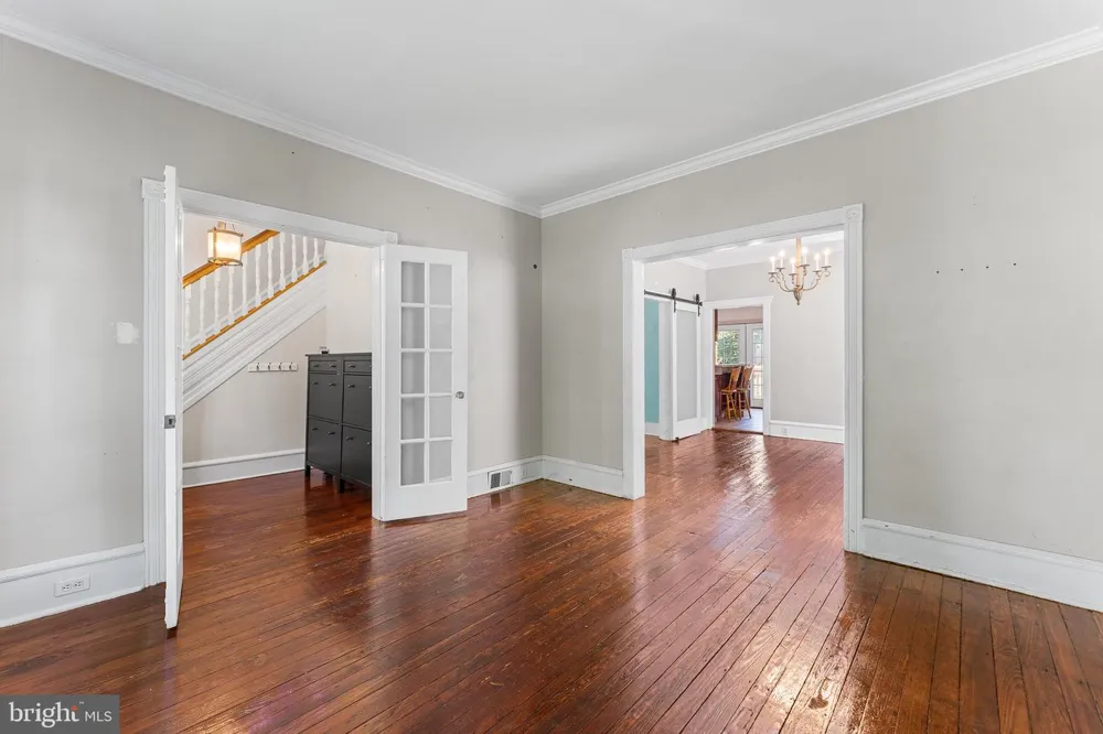 419 ELM AVENUE Riverton, NJ 08077