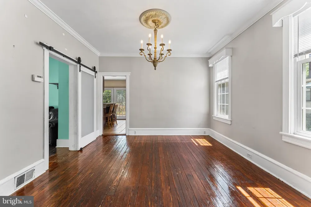 419 ELM AVENUE Riverton, NJ 08077
