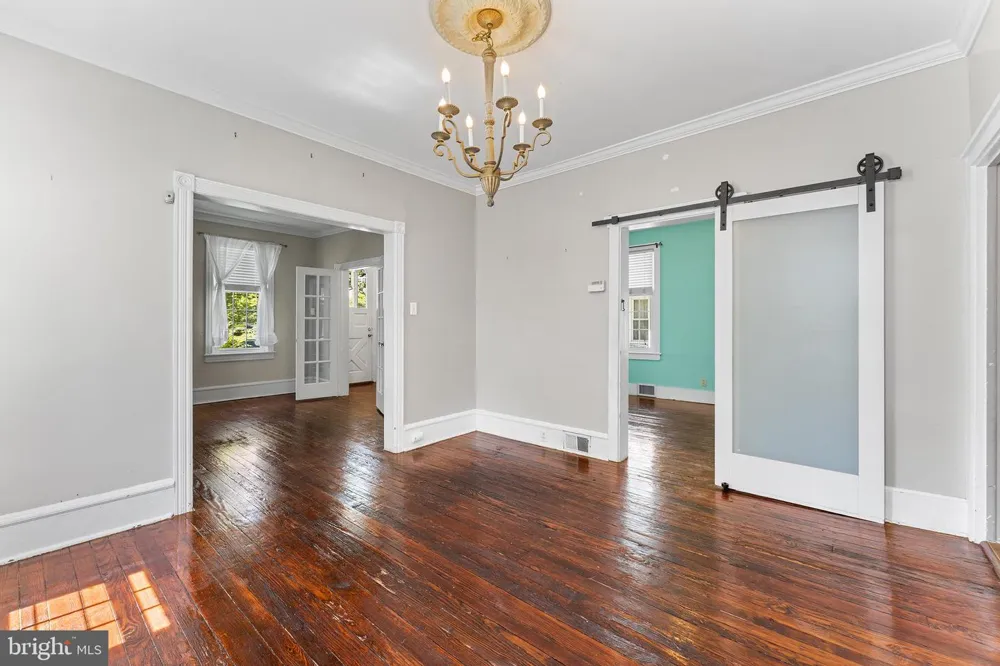 419 ELM AVENUE Riverton, NJ 08077
