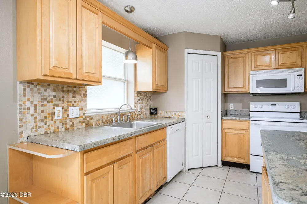 1690 Santee Avenue Deltona, FL 32738