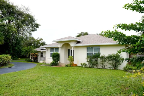 821 SW 13TH COURT