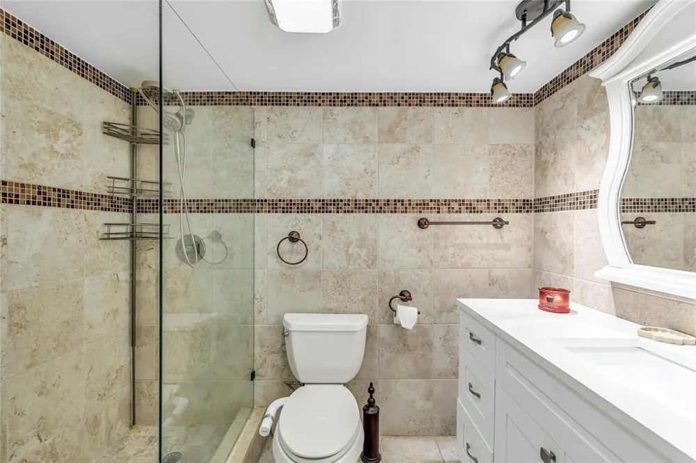 3150 NE 48th Court #204 Lighthouse Point, FL 33064