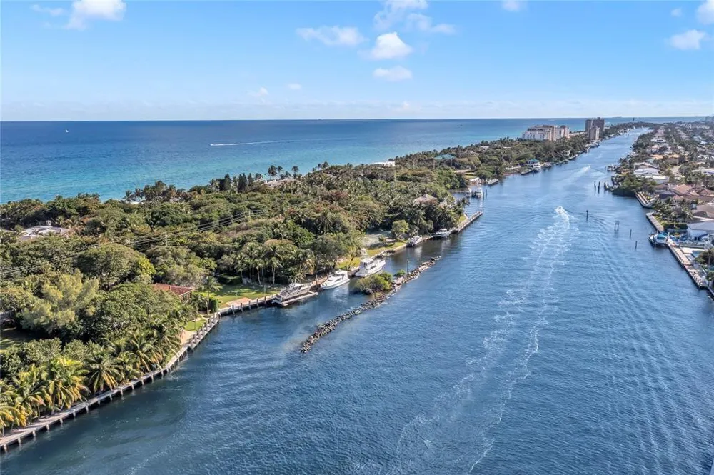 3150 NE 48th Court #204 Lighthouse Point, FL 33064