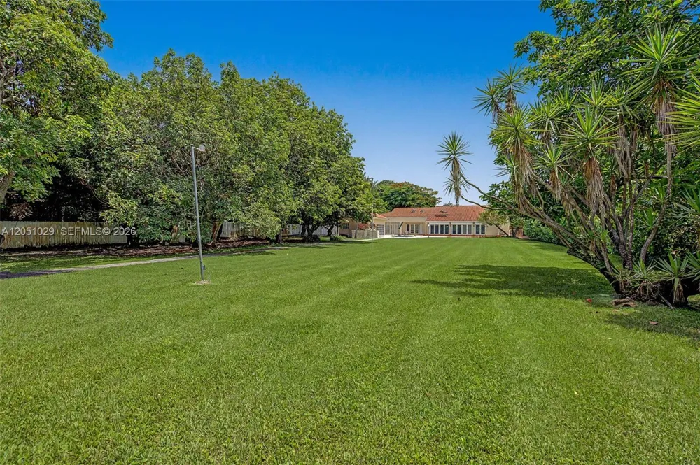 7030 Sunset Dr Miami, FL 33143