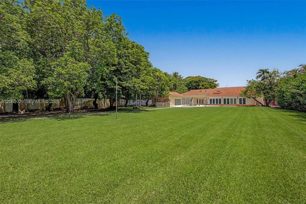 7030 Sunset Dr Miami, FL 33143