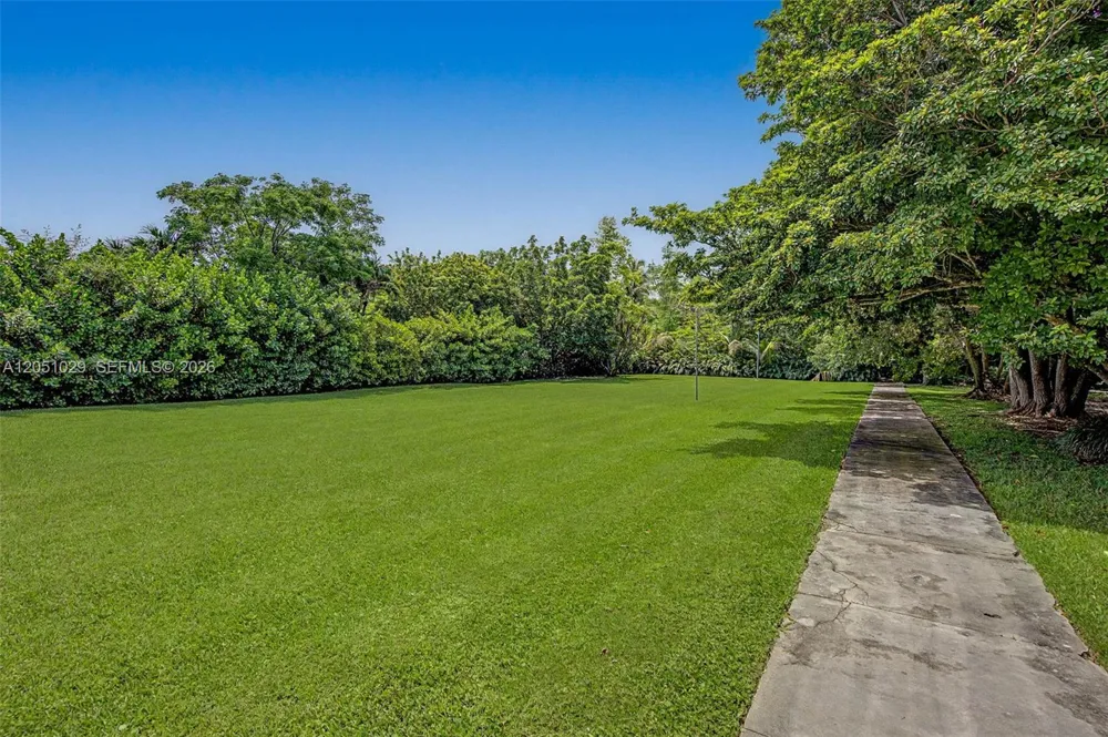 7030 Sunset Dr Miami, FL 33143