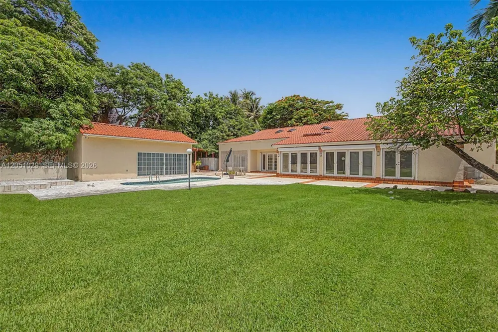7030 Sunset Dr Miami, FL 33143