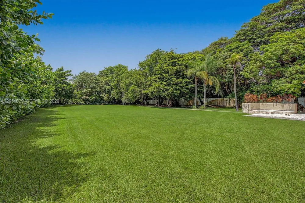 7030 Sunset Dr Miami, FL 33143
