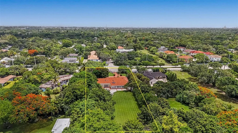 7030 Sunset Dr Miami, FL 33143