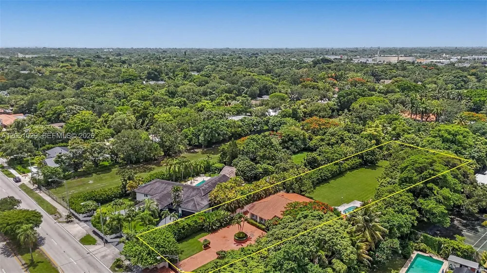 7030 Sunset Dr Miami, FL 33143