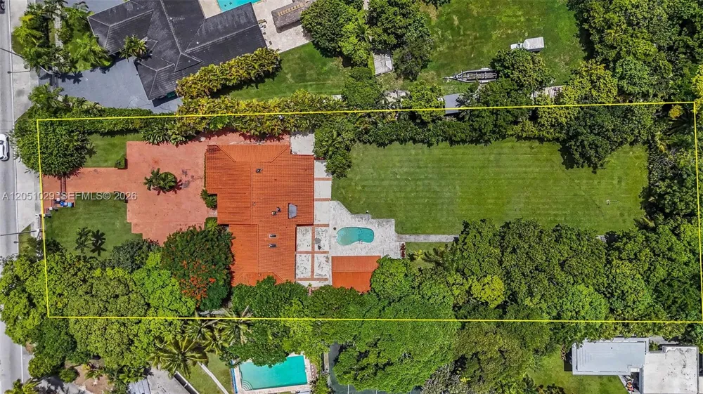 7030 Sunset Dr Miami, FL 33143