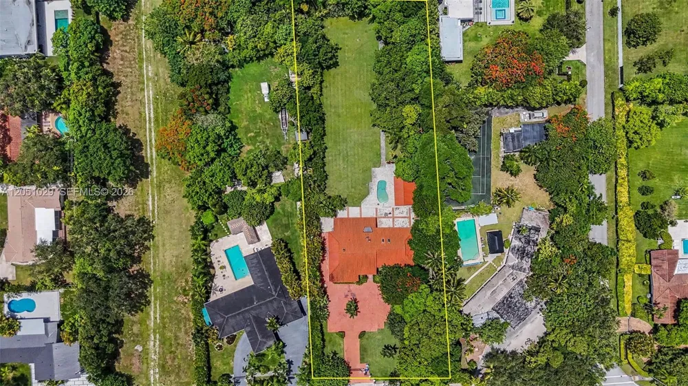 7030 Sunset Dr Miami, FL 33143