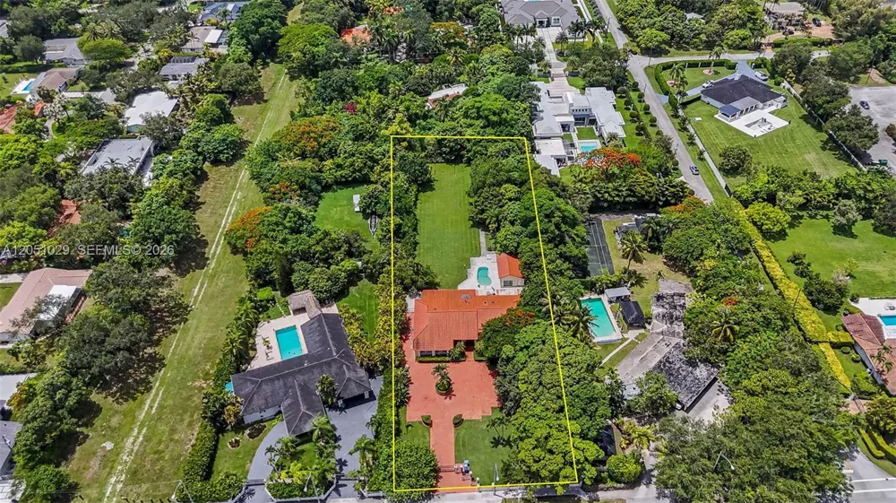7030 Sunset Dr Miami, FL 33143