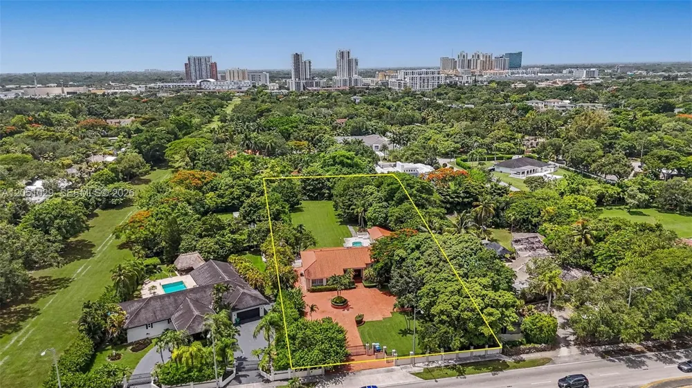7030 Sunset Dr Miami, FL 33143