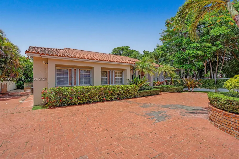 7030 Sunset Dr Miami, FL 33143