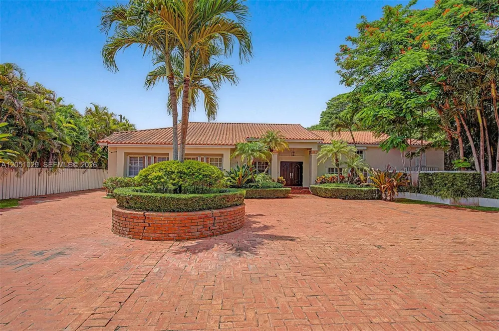 7030 Sunset Dr Miami, FL 33143