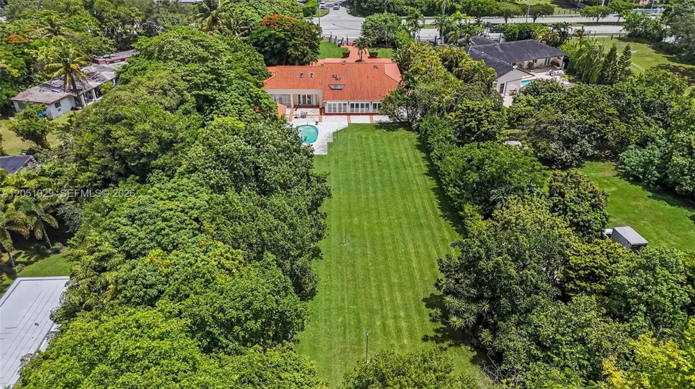 7030 Sunset Dr Miami, FL 33143