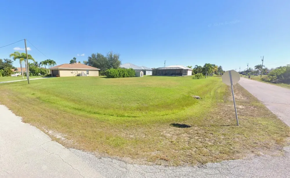 815 NW 28TH PLACE Cape Coral, FL 33993