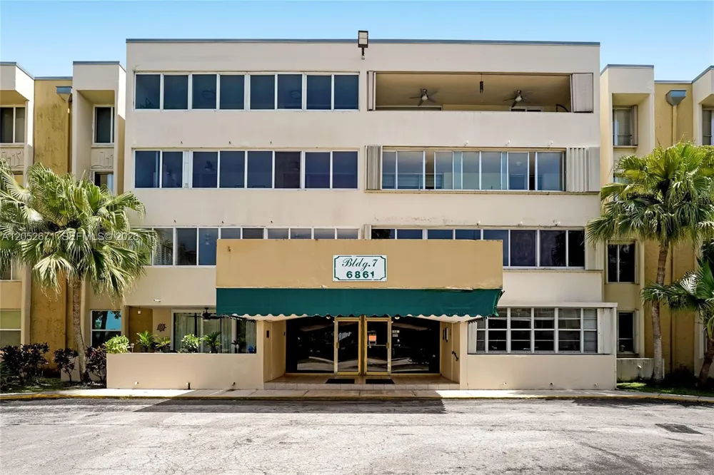 6861 SW 147th Ave #3G Miami, FL 33193
