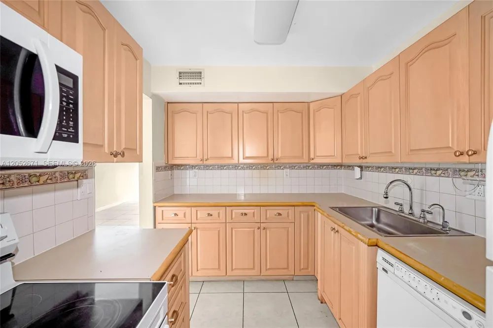 6861 SW 147th Ave #3G Miami, FL 33193