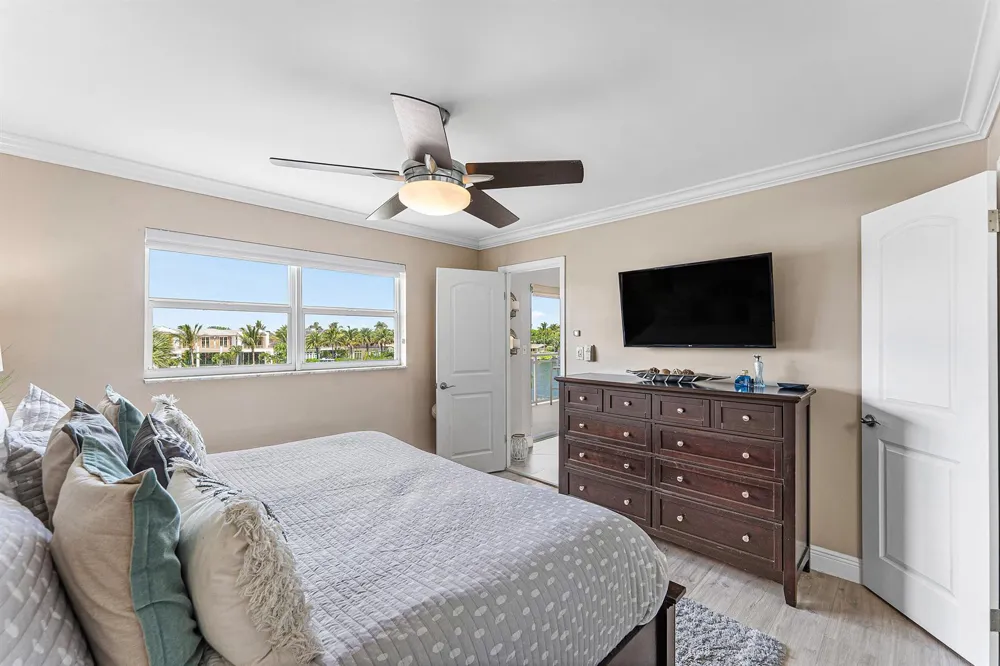 1160 Hillsboro Mile #205 Hillsboro Beach, FL 33062