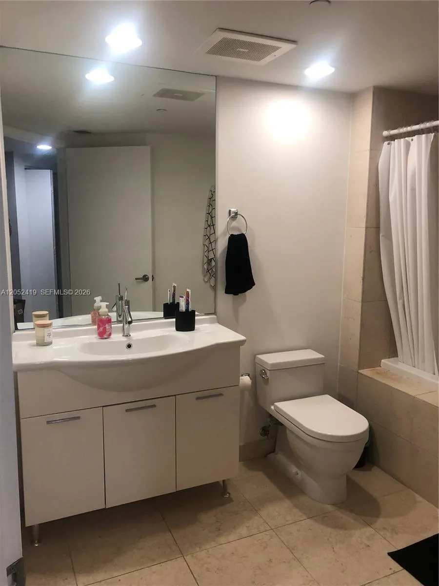 475 Brickell Ave #4008 Miami, FL 33131