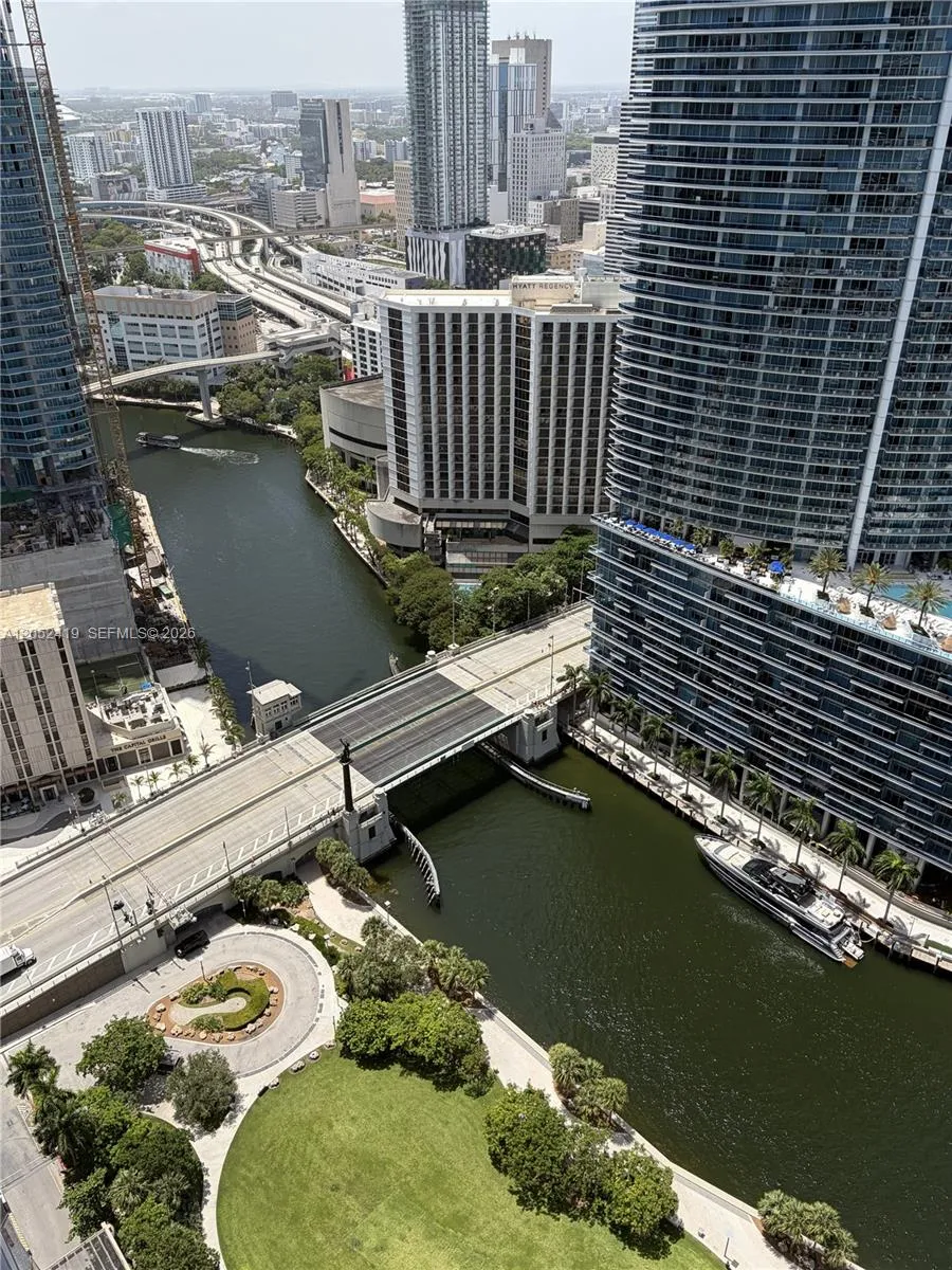 475 Brickell Ave #4008 Miami, FL 33131