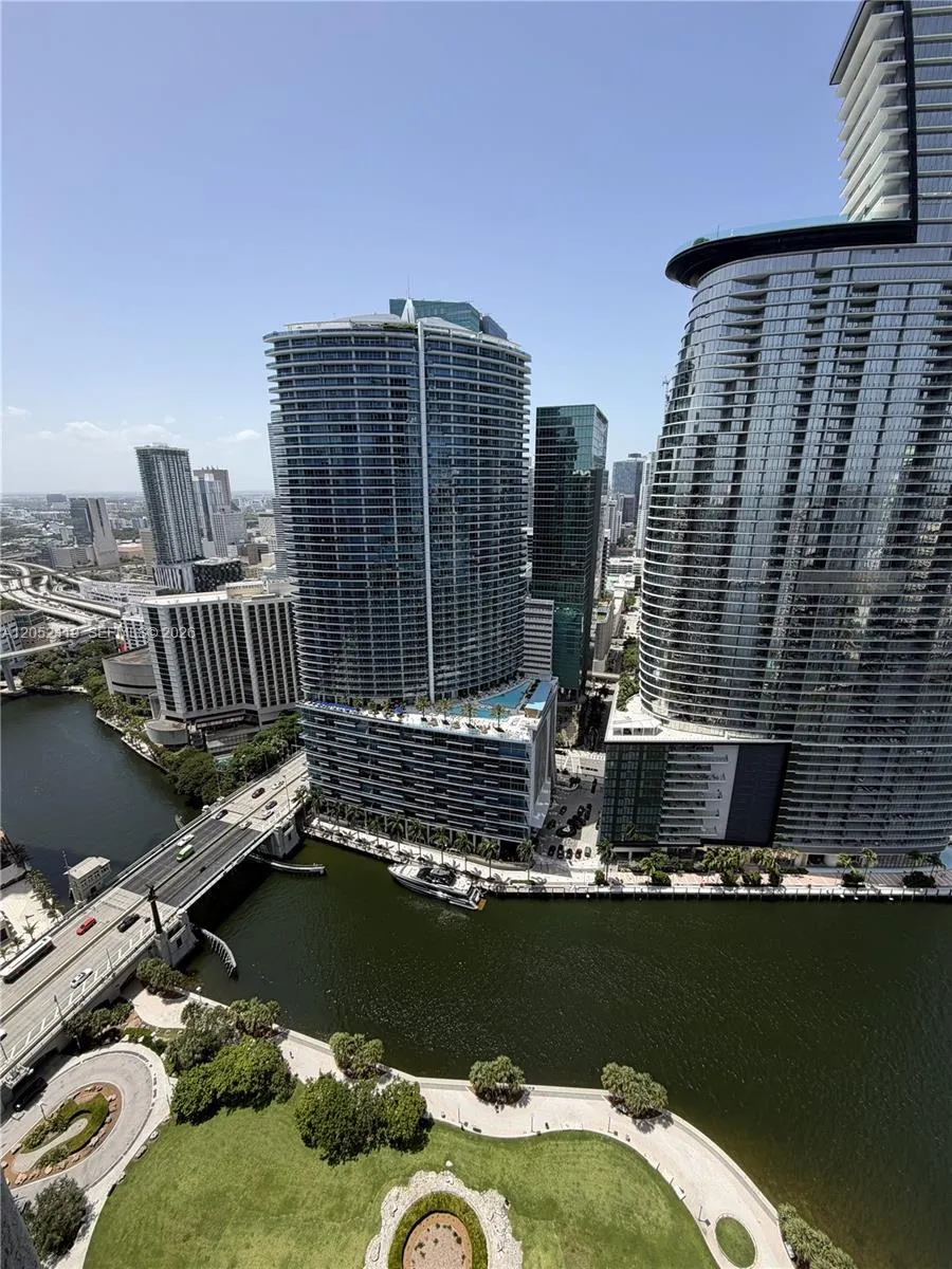 475 Brickell Ave #4008 Miami, FL 33131