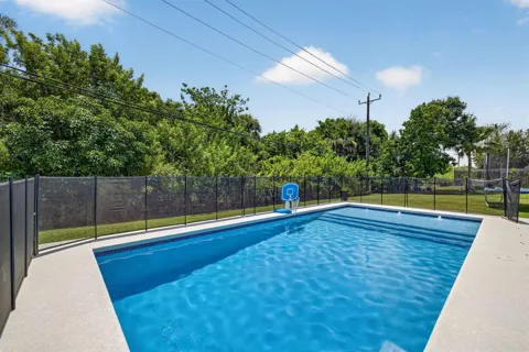 2409 NW Everglades Boulevard